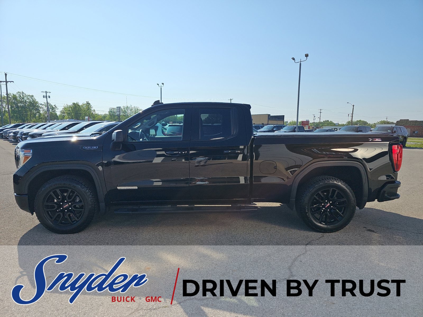 Used 2021 GMC Sierra 1500 Elevation w/ LPO, Elevation Black Package AWD/4WD image 4