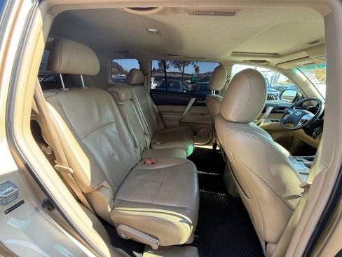 Used 2011 Toyota Highlander SE image 13