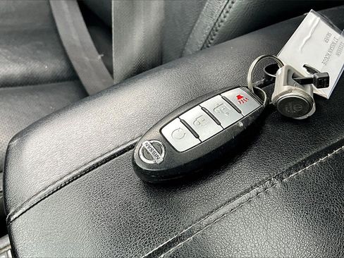 Used 2017 Nissan Rogue Sport SL w/ SL Premium Package image 7