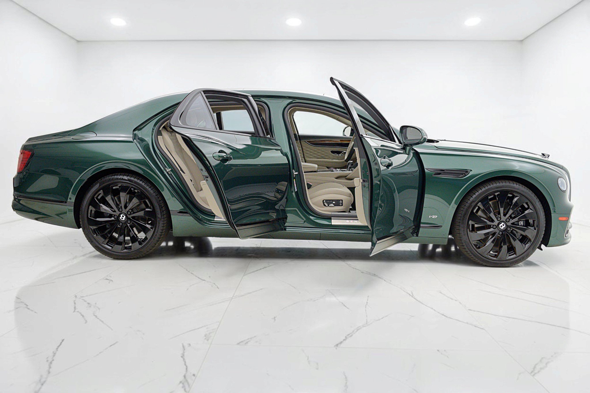 Certified 2022 Bentley Flying Spur V8 AWD/4WD image 14