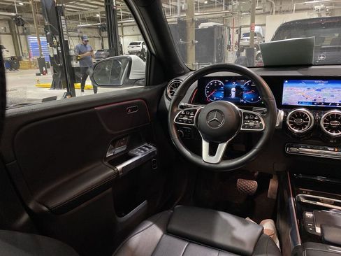 Certified 2022 Mercedes-Benz GLB 250 4MATIC w/ Premium Package Lite image 3
