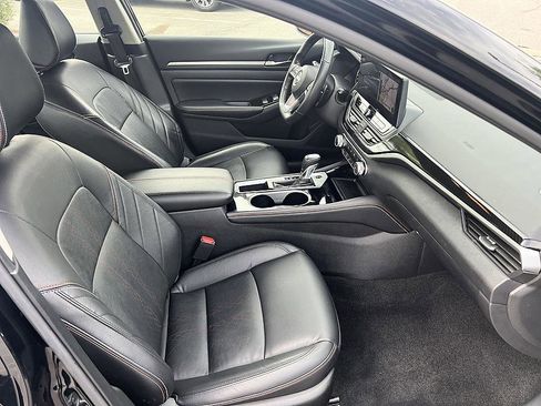 Used 2024 Nissan Altima 2.5 SR w/ SR Premium Package image 17