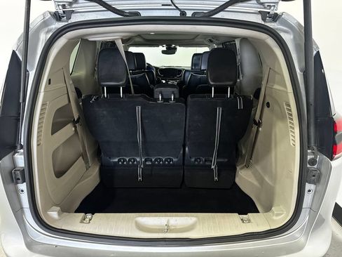Used 2024 Chrysler Pacifica Limited FWD image 27