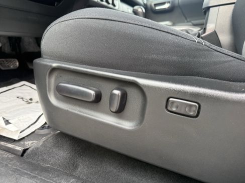 Used 2023 Toyota Tacoma TRD Off-Road image 28