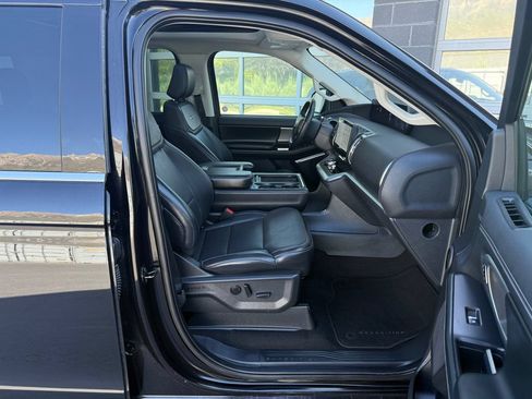 Used 2025 Ford Expedition Platinum AWD/4WD image 46