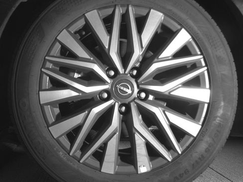 Used 2025 Nissan Altima 2.5 SV FWD image 12