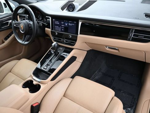 Certified 2022 Porsche Macan AWD/4WD image 31