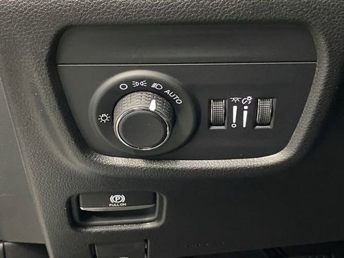 New 2025 Jeep Grand Cherokee Altitude image 25