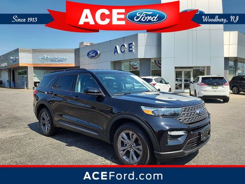 Certified 2022 Ford Explorer XLT w/ Equipment Group 202A image 1