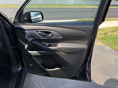 Used 2018 Chevrolet Traverse LT FWD image 7