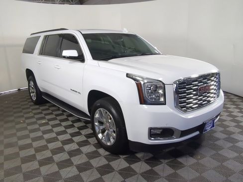 Used 2020 GMC Yukon XL SLT image 2