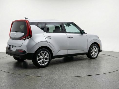 Used 2025 Kia Soul LX w/ LX Technology Package image 9