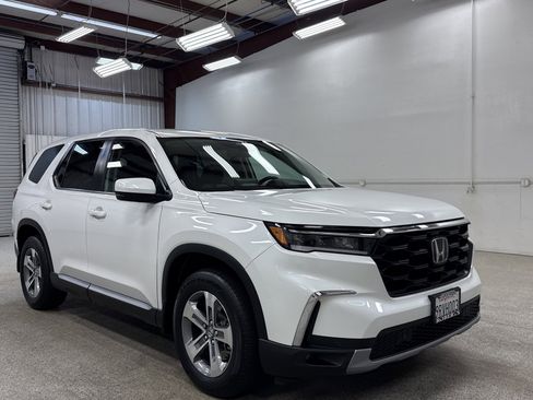 Used 2025 Honda Pilot EX-L image 24