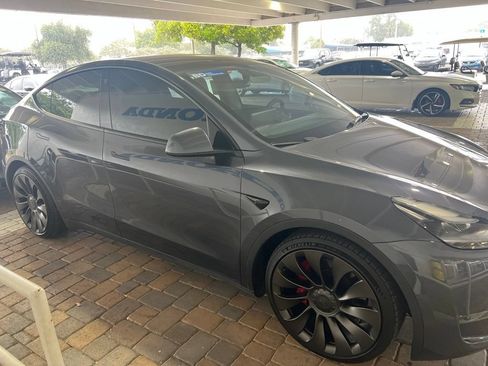 Used 2022 Tesla Model Y Performance AWD/4WD image 4