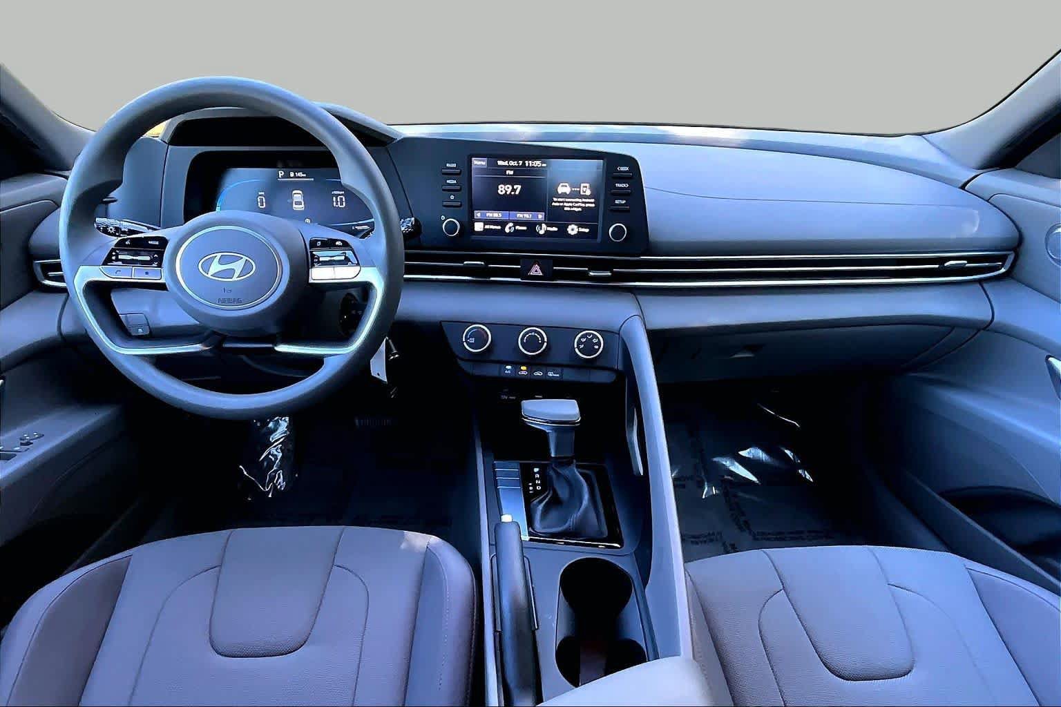 Used 2026 Hyundai Elantra SE FWD image 16