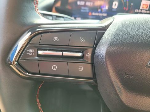 Used 2024 Chevrolet Traverse RS image 33