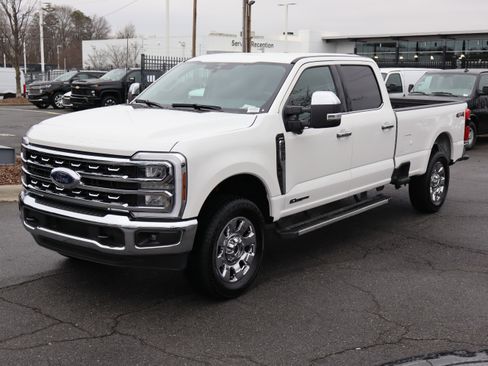 Used 2025 Ford F250 Lariat w/ Chrome Package image 5