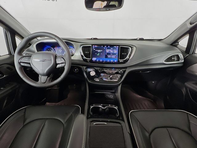 Used 2024 Chrysler Pacifica Limited w/ S Appearance Package FWD image 25