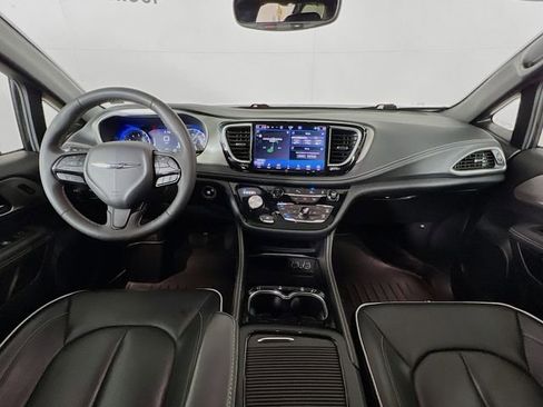 Used 2024 Chrysler Pacifica Limited w/ S Appearance Package FWD image 25
