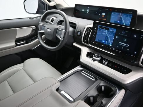 Certified 2025 Ford Expedition Active AWD/4WD image 16