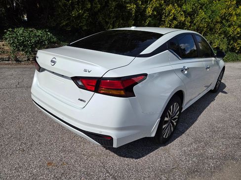 Used 2024 Nissan Altima 2.5 SV AWD/4WD image 5
