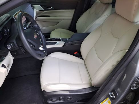 Certified 2023 Cadillac CT4 Luxury w/ Sun And Sound Package image 9