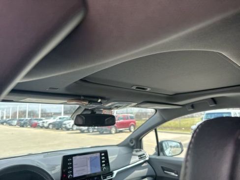 Used 2023 Toyota Sienna XSE image 5