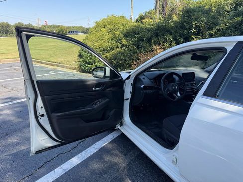 Used 2019 Nissan Altima 2.5 S FWD image 9