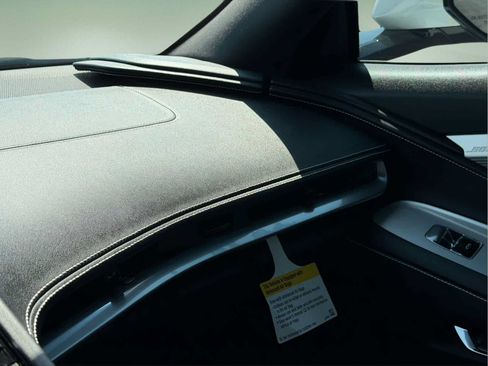 Used 2023 Chevrolet Corvette Stingray Preferred Conv w/ Z51 Performance Package RWD image 17
