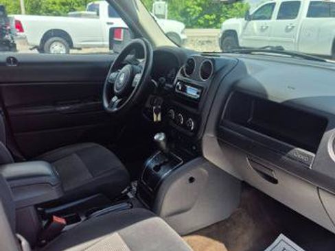Used 2016 Jeep Patriot Sport w/ Power Value Group AWD/4WD image 9