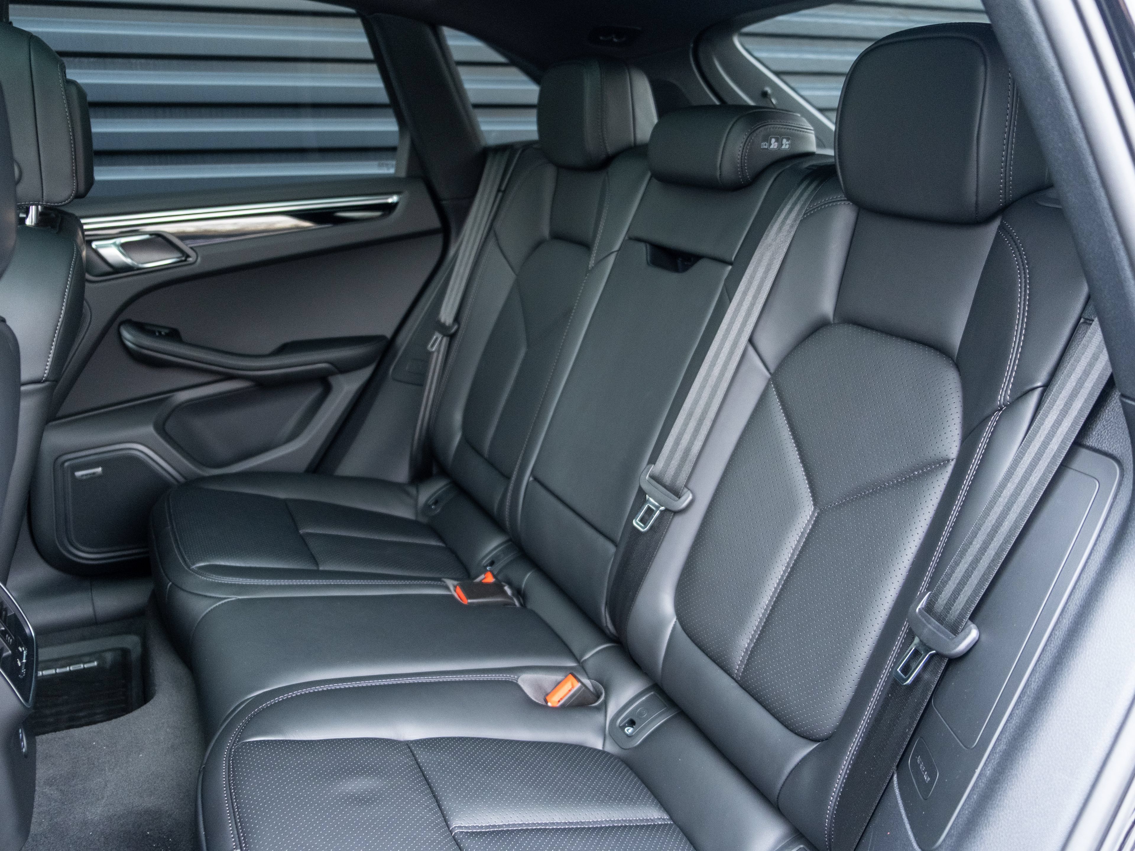 Certified 2026 Porsche Macan AWD/4WD image 37