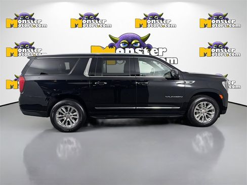 Used 2022 GMC Yukon XL SLT image 4