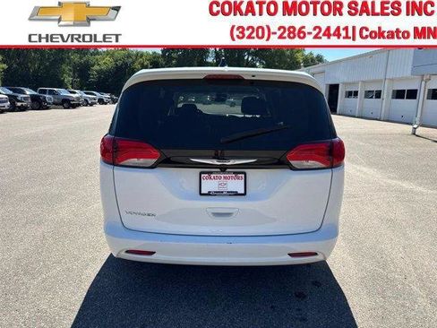 Used 2024 Chrysler Voyager LX FWD image 6