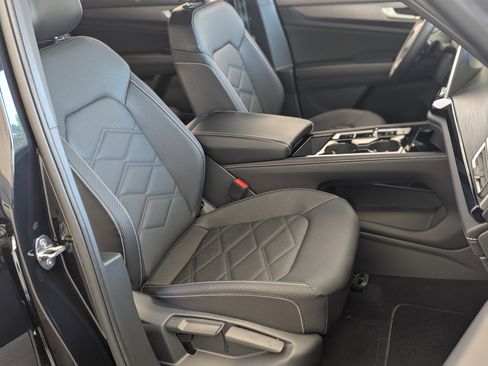 Used 2024 Volkswagen Atlas Cross Sport SE image 21