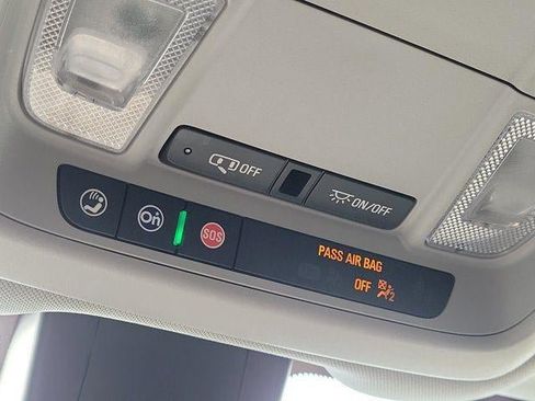 Used 2024 GMC Terrain SLE w/ Driver Convenience Package FWD image 30