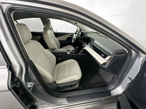 Used 2025 Toyota Camry XLE image 30