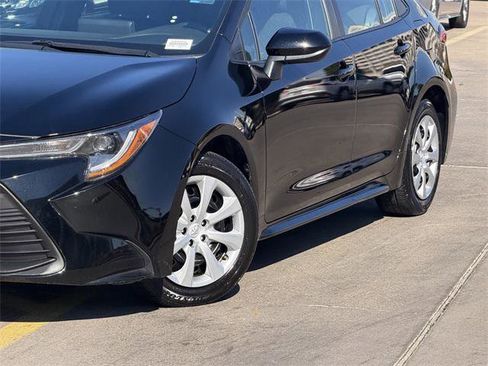 Certified 2025 Toyota Corolla LE image 3