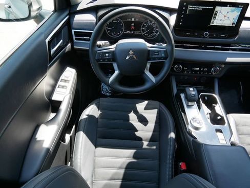 Used 2025 Mitsubishi Outlander SE AWD/4WD image 12