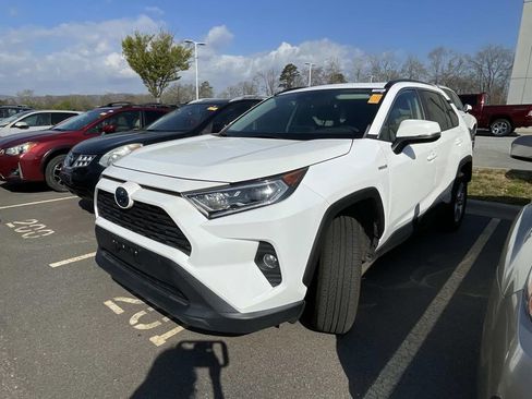 Used 2019 Toyota RAV4 XLE w/ Convenience Package image 2