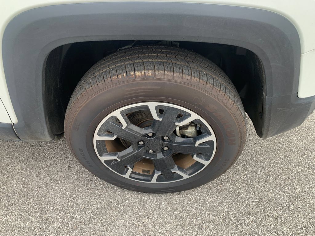 Used 2023 Jeep Renegade Latitude AWD/4WD image 12