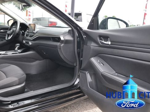 Used 2024 Nissan Altima 2.5 SV FWD image 17