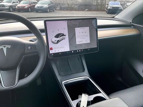 Used 2021 Tesla Model Y Long Range image 14