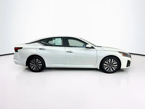 Used 2023 Nissan Altima 2.5 SV w/ SV Premium Package FWD image 10