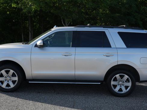 Used 2019 Ford Expedition XLT w/ Equipment Group 202A RWD image 8