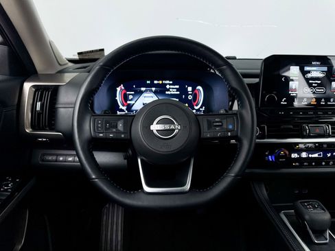 Used 2024 Nissan Pathfinder Platinum image 4