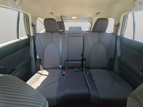 Certified 2025 Toyota Highlander LE FWD image 17