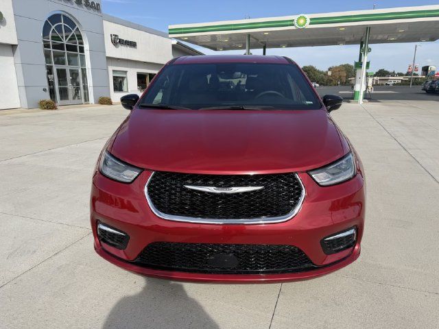 Used 2025 Chrysler Pacifica Select FWD image 3