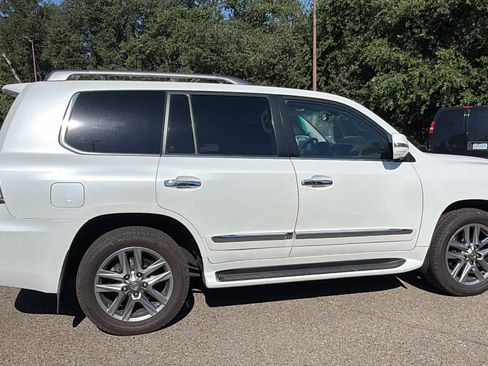 Used 2015 Lexus LX 570 4WD image 4
