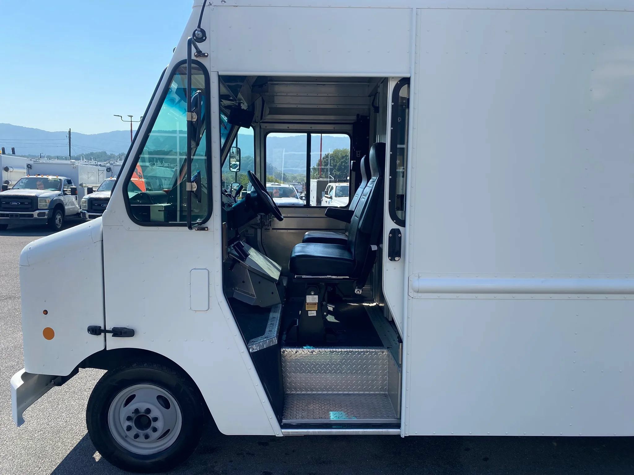 Used 2017 Ford E-350 and Econoline 350 Super Duty w/ A/C Prep Package RWD image 7
