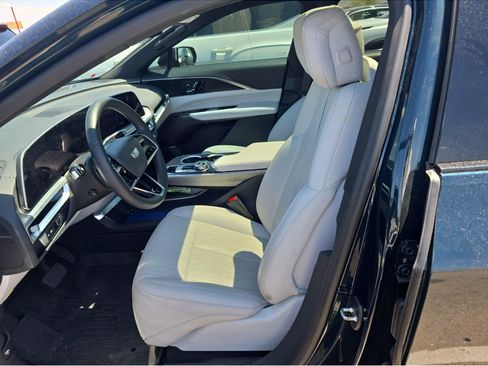 Used 2024 Cadillac Lyriq Luxury w/ LPO, Floor Liner Package AWD/4WD image 5